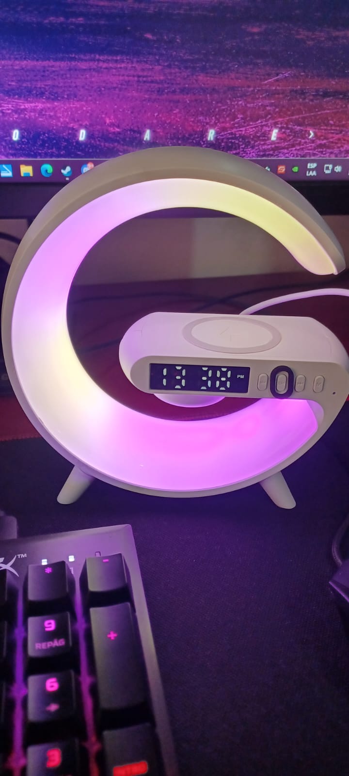 Parlante RGB con Reloj y Carga inalámbrica.